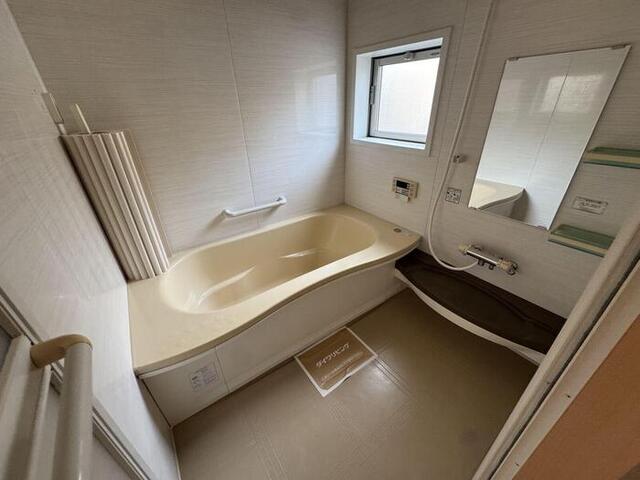 バス・シャワールーム　追い焚き機能付き浴室