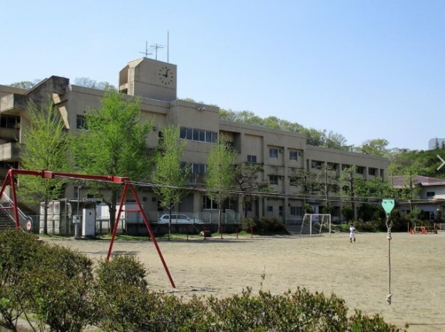 小学校　仙台市立南中山小学校（小学校）まで1873m