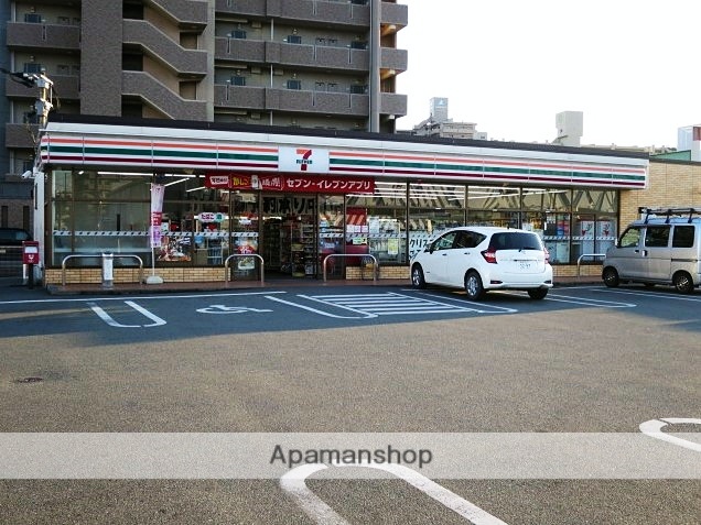 コンビニ　セブンイレブン本荘町店（コンビニ）まで220m