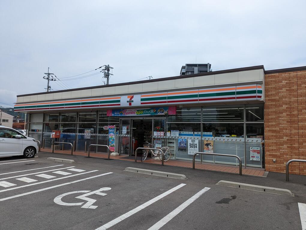 コンビニ　セブンイレブン唐津中央店（コンビニ）まで401m
