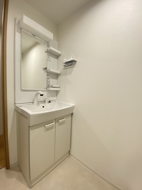 洗面設備　朝の忙しい時間帯にとても便利な独立洗面台！