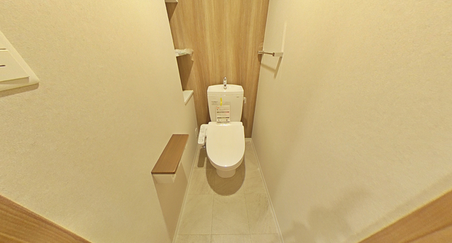 トイレ　反転タイプの写真となります。