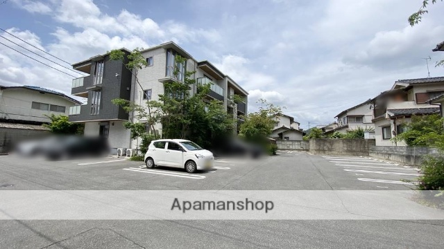 駐車場　エントランス