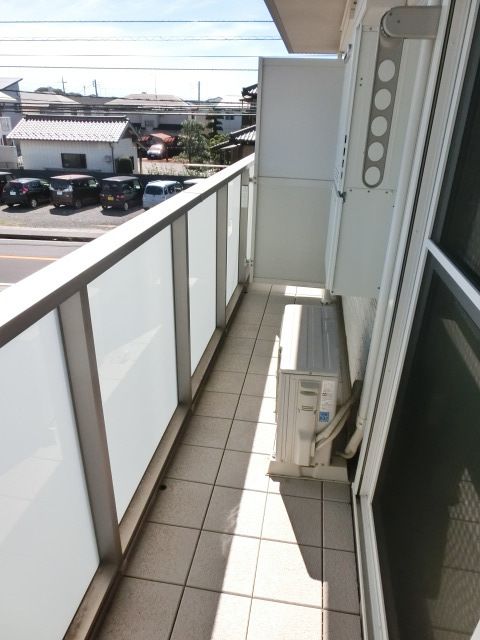 バルコニー　洗濯物や布団も干せます。