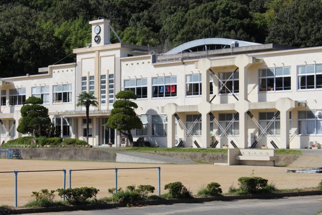 中学校　たつの市立御津中学校（中学校）まで1303m