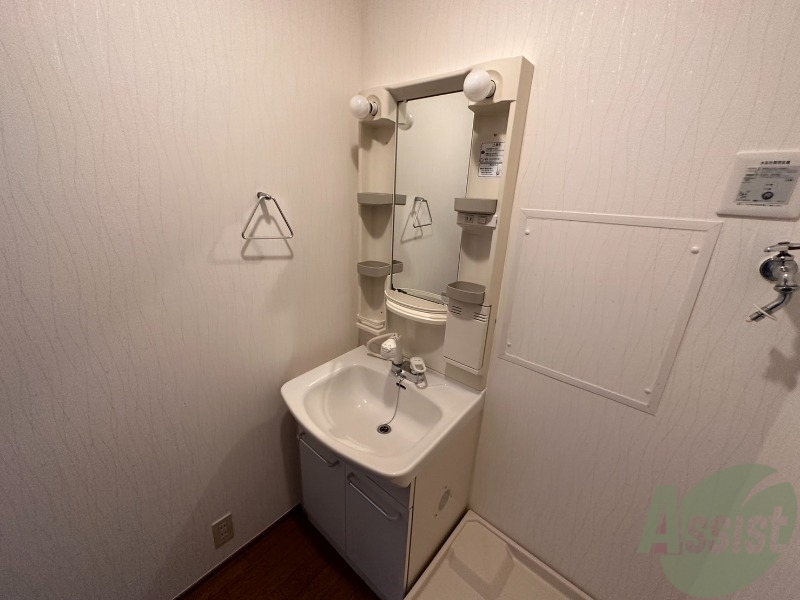 洗面設備　洗面台は独立しているので朝の身支度も楽ちんですね。