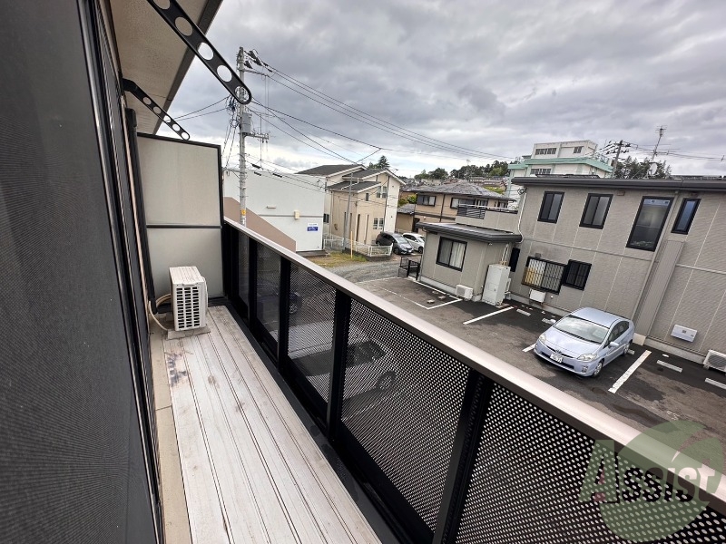 バルコニー　バルコニーはこちらです。洗濯物を干すスペースがあります。