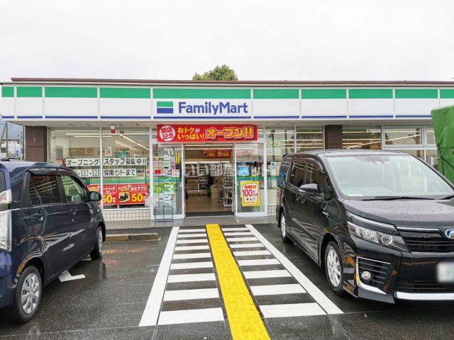 コンビニ　ファミリーマート 宇治東インター店（コンビニ）まで764m