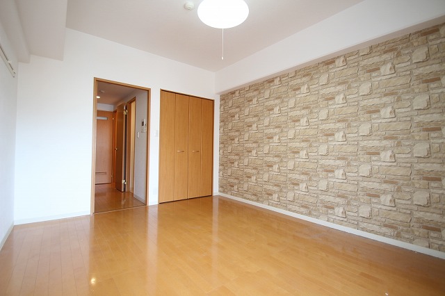 居室・リビング　同物件別室です。