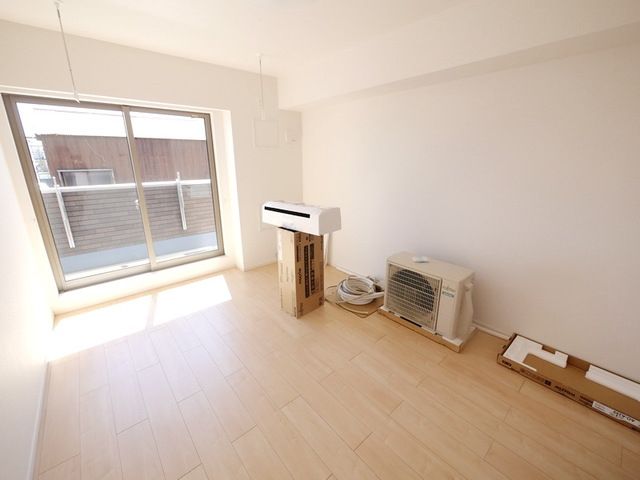 居室・リビング　★フローリングのキレイな洋室です★