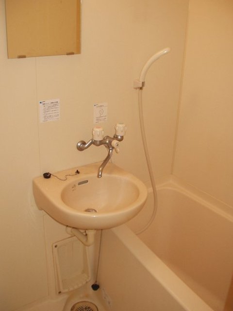 バス・シャワールーム　※別部屋の参考写真です。