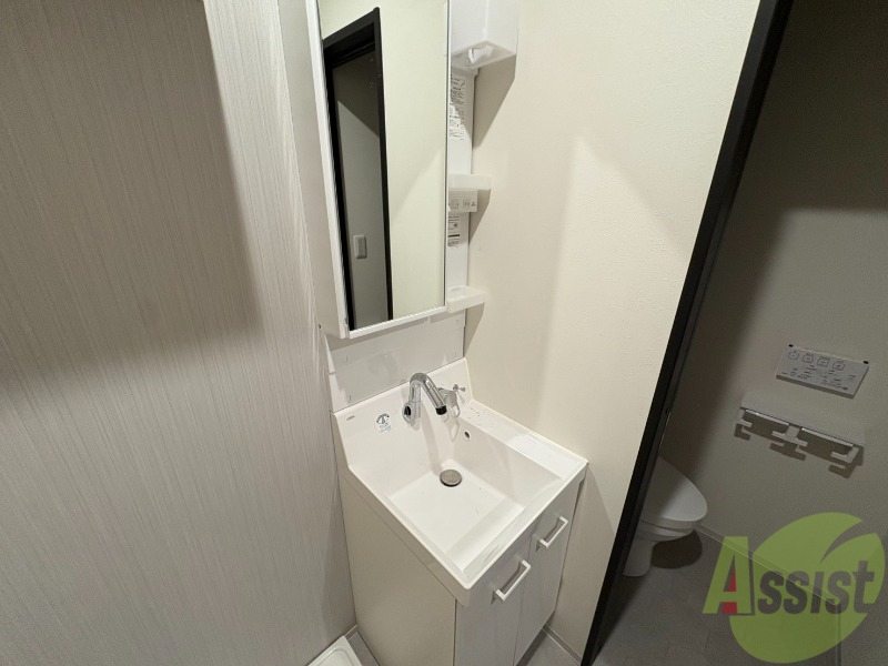 洗面設備　洗面台はこちら、広々して使いやすそうですね。