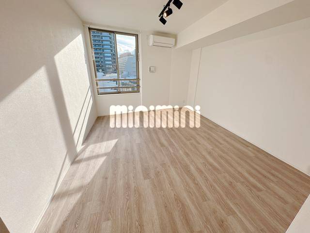 居室・リビング　４０２号室の写真です