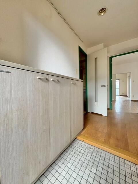 玄関　リビング/居室