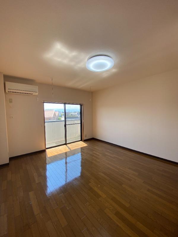 居室・リビング　※同じ間取りの別のお部屋の画像となります。