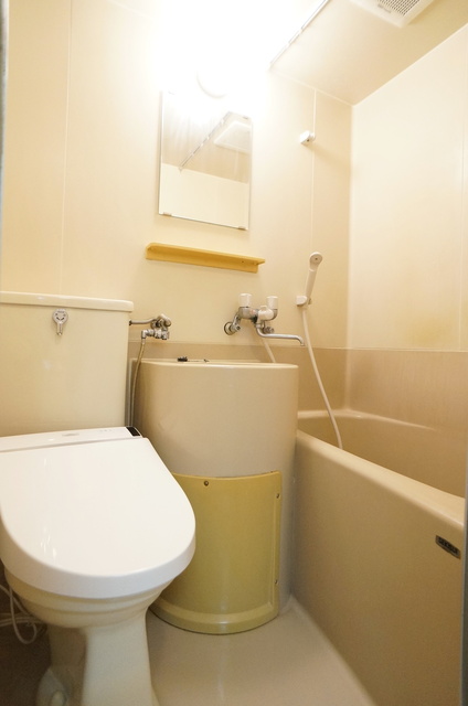 バス・シャワールーム　丸洗い可能！お掃除ラクラクの洗面台付き３点ユニットです☆