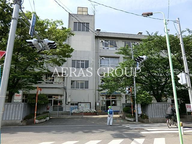 小学校　草加市立両新田小学校（小学校）まで482m
