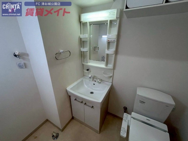 洗面設備　同物件別部屋のお写真です。