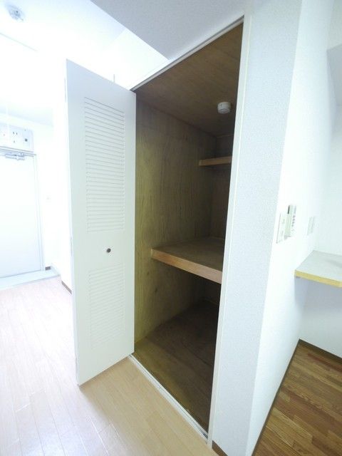 収納　★お部屋には収納が２か所にございます★