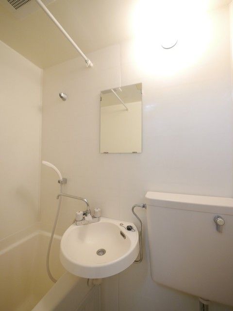 洗面設備　★鏡付の洗面台です★