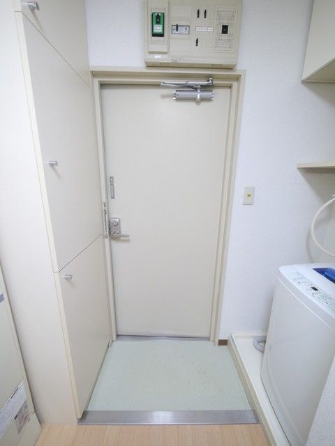 玄関　★室内から見た廊下です★