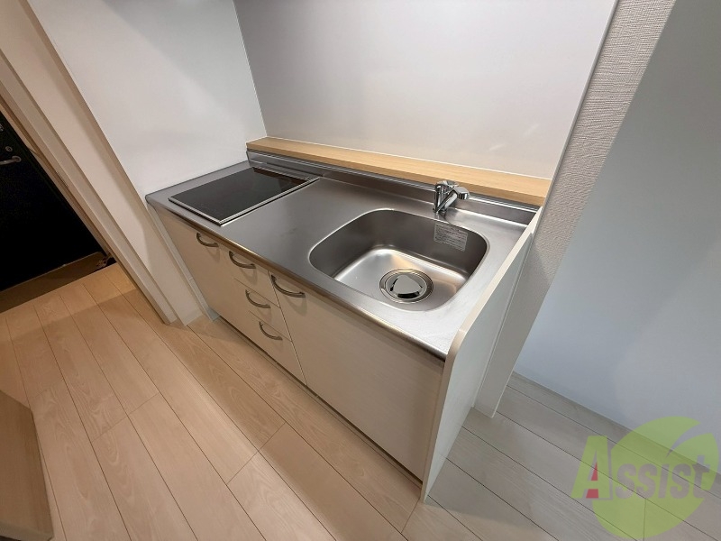 キッチン　キッチンはシステムキッチンです。ちょうどいいひろさですね。