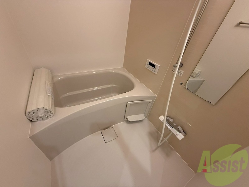 バス・シャワールーム　浴室は追い焚き給湯・浴室乾燥機付きです。