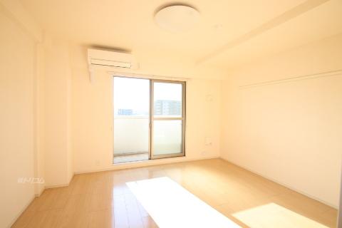 バルコニー　エアコン　照明完備