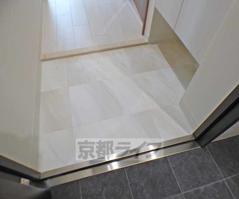 玄関　お洒落な雰囲気の玄関です。