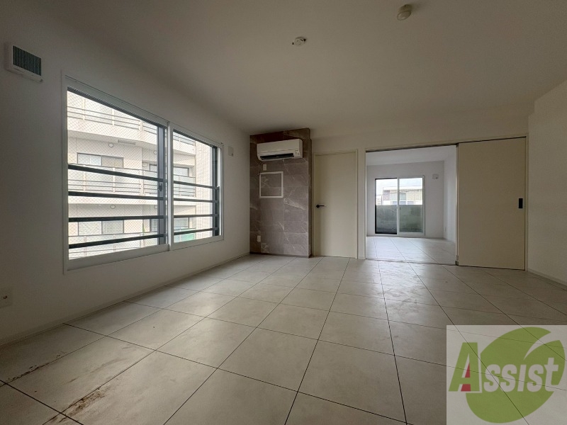 居室・リビング　広々としたリビングですね。使い勝手がよさそうですね！