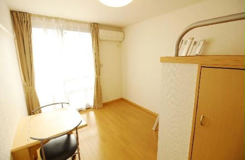 居室・リビング　開放感溢れる大きな窓を使用しています♪