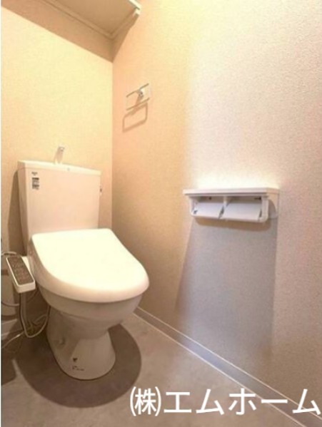 トイレ　温水洗浄便座付きトイレ