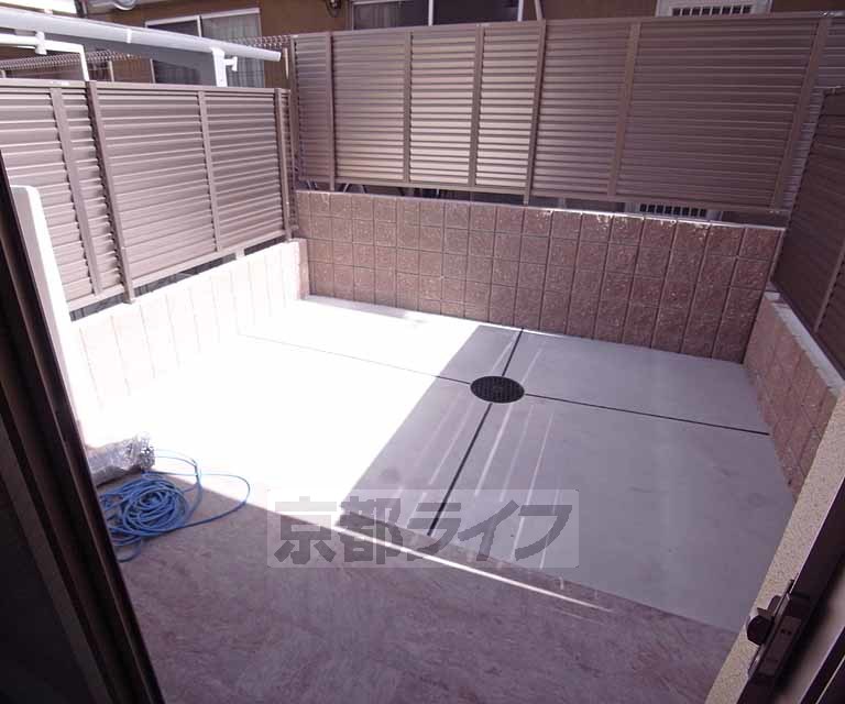 バルコニー　１階のお部屋は広い専用テラス！