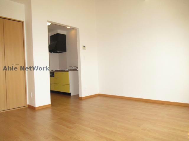 居室・リビング　※同物件別部屋