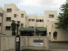 小学校　日野市立 日野第一小学校（小学校）まで331m