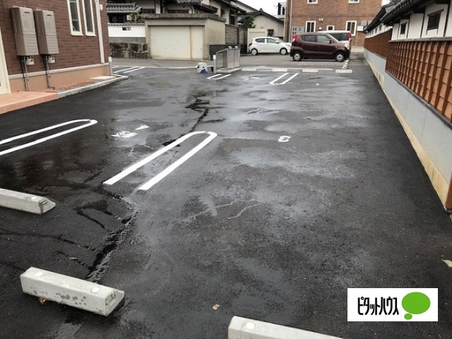 ロビー　駐車場