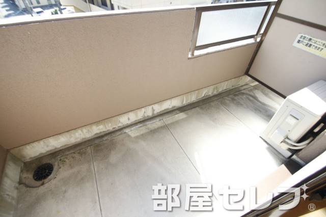 バルコニー　意外と広いバルコニー。