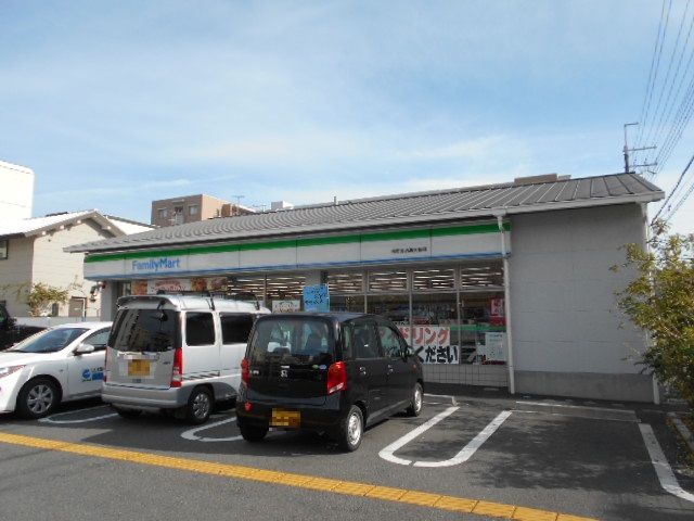 コンビニ　ファミリーマート京都御池通天神店（コンビニ）まで320m