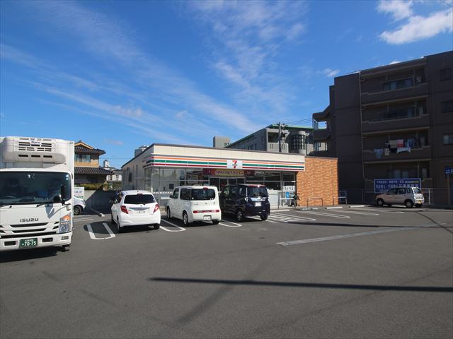 コンビニ　セブンイレブン東広島西条西本町店（コンビニ）まで465m