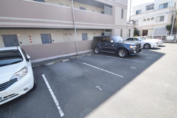 駐車場　車をお持ちの方に嬉しい駐車場付きの物件です