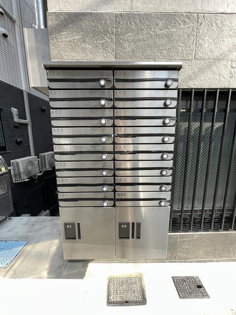 その他設備　ポストと宅配ボックスです