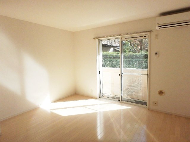 その他部屋・スペース　風通しも良い寝室です☆