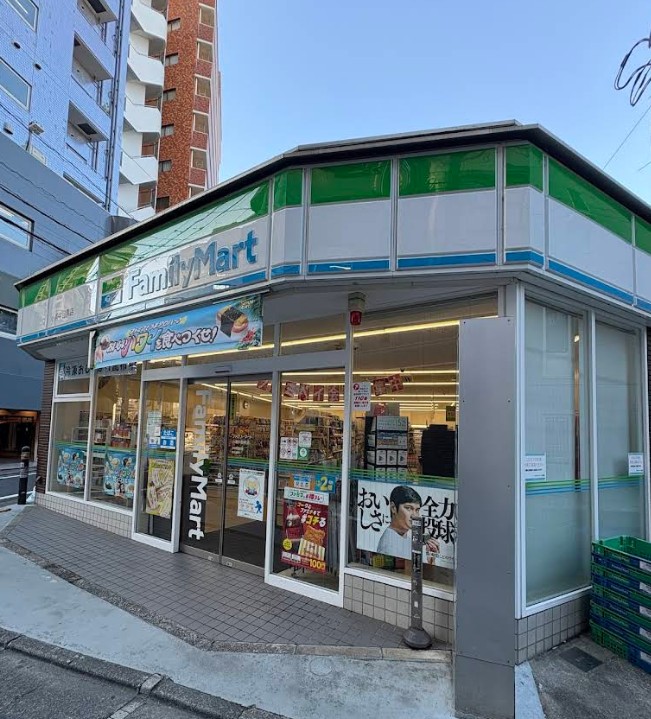 コンビニ　ファミリーマート小浦中目黒店（コンビニ）まで244m