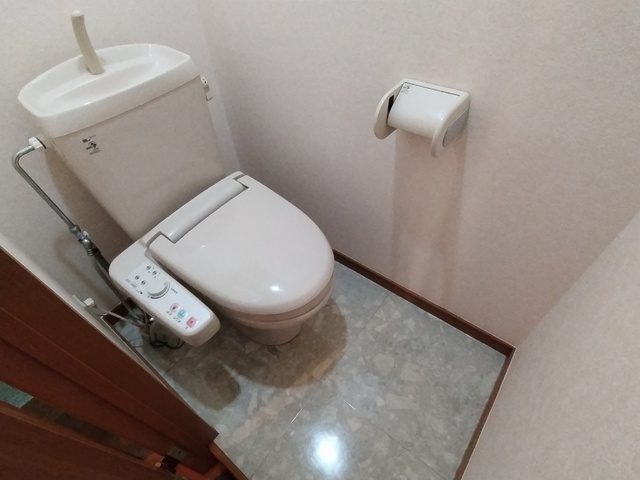 トイレ　★★嬉しい洗浄機能付きです♪★★※同タイプ参考写真