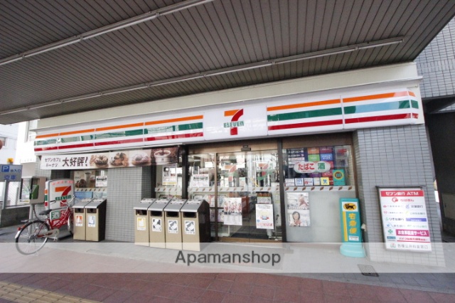 コンビニ　セブンイレブン（コンビニ）まで586m