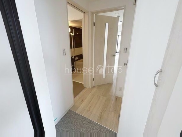 玄関　◆同社施工事例の写真です♪