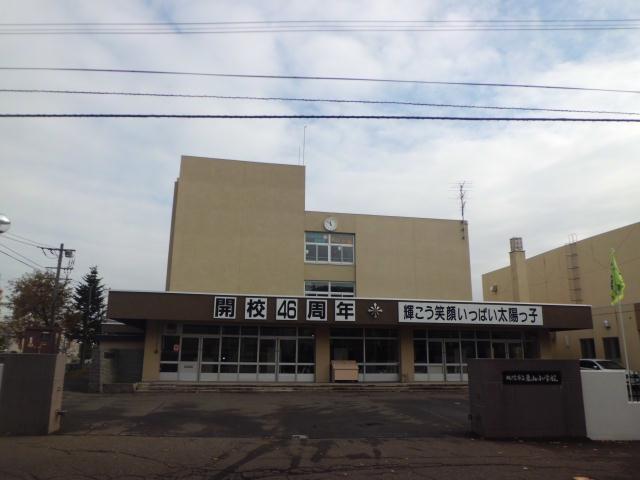 小学校　東山小学校（小学校）まで624m
