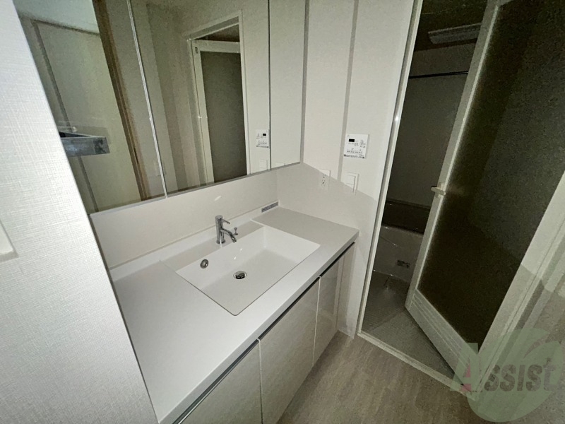 洗面設備　独立洗面台で朝の身支度も快適にすることが出来ます。