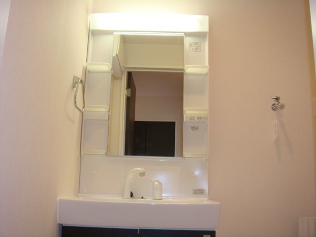 洗面設備　朝に便利な独立洗面台♪