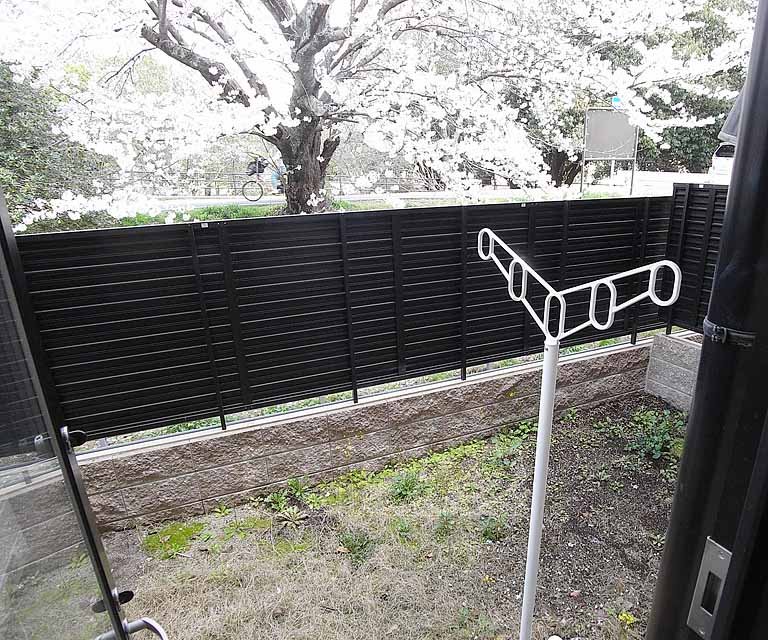 バルコニー　洗濯物たくさん干してください